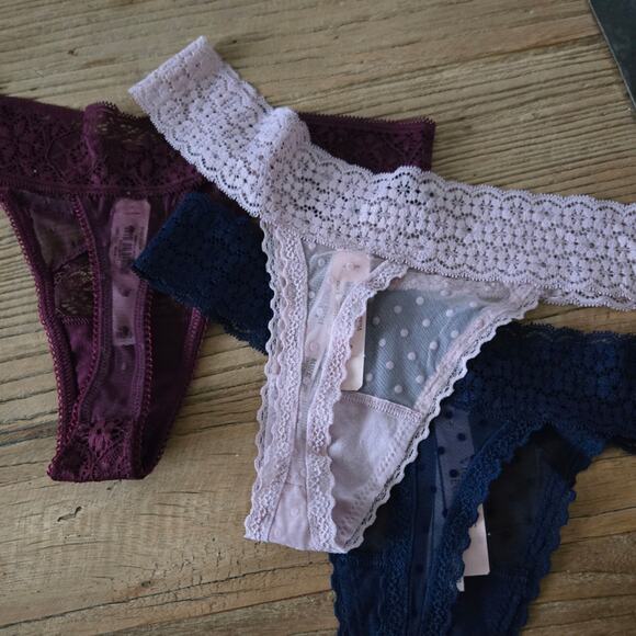 Victoria's Secret Lace Thong Bundle Sz S New 3 pieces - Picture 5 of 5